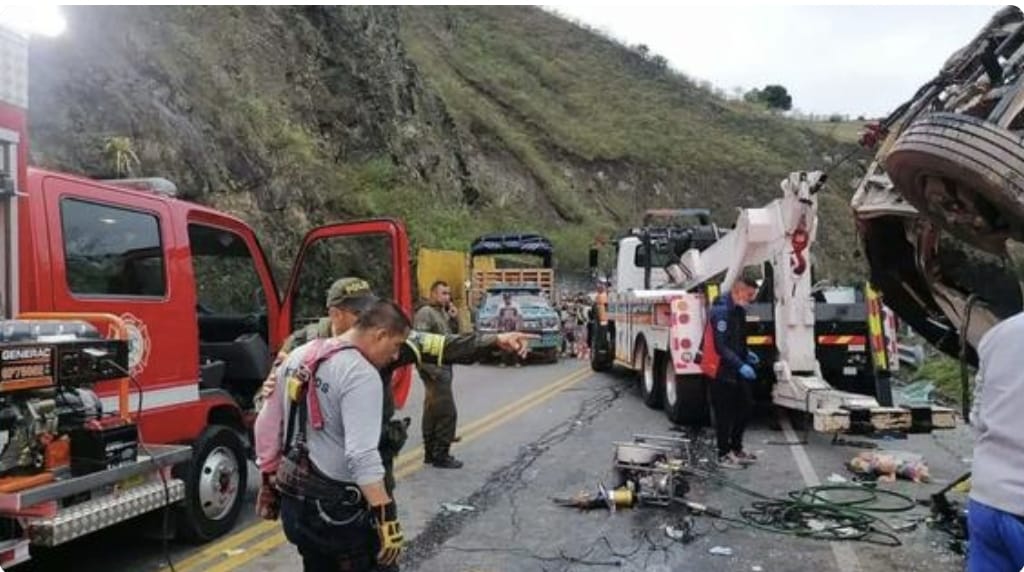 Veinte muertos y 15 heridos deja accidente de autobús en suroeste de Colombia