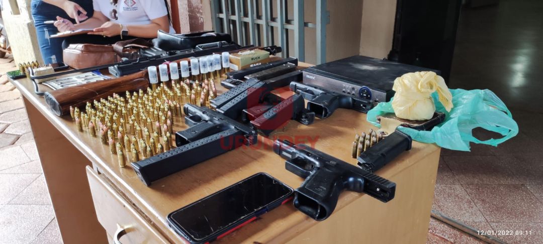 Operativo policial acabó con dos aprehendidos y un detenido en Colonia Mafusi