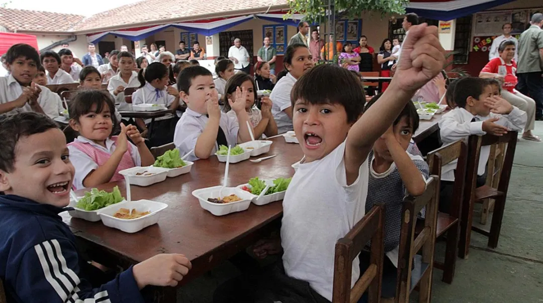 Ciudadanía valora el programa "Hambre Cero" en las escuelas, afirma ministro Rojas
