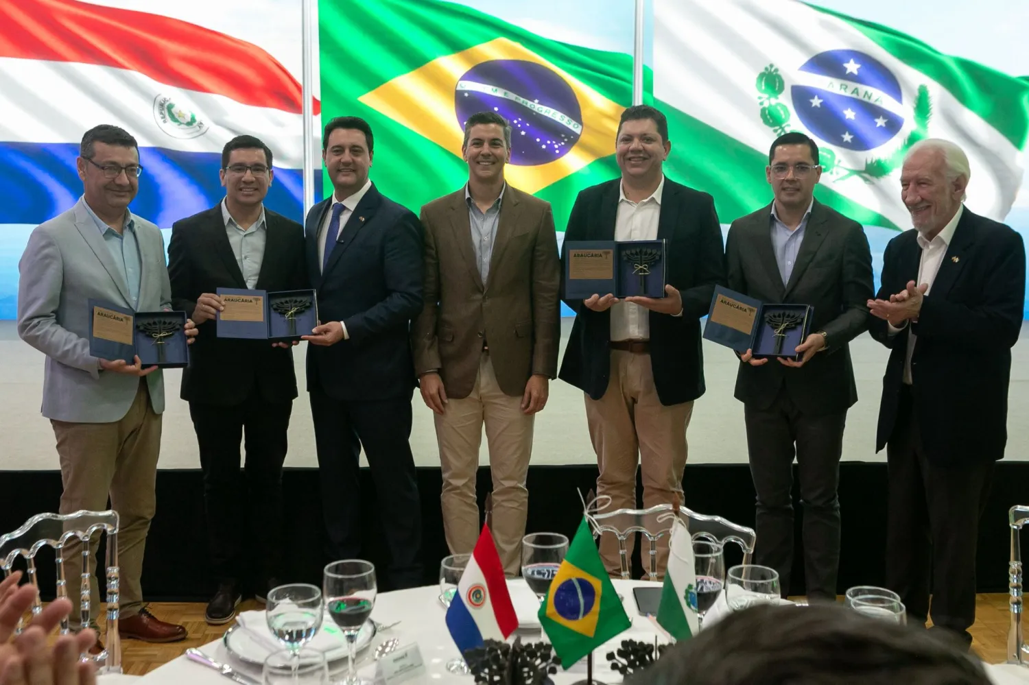 Juancho Acosta y Santiago Peña se reúnen con gobernador de Paraná para fortalecer lazos