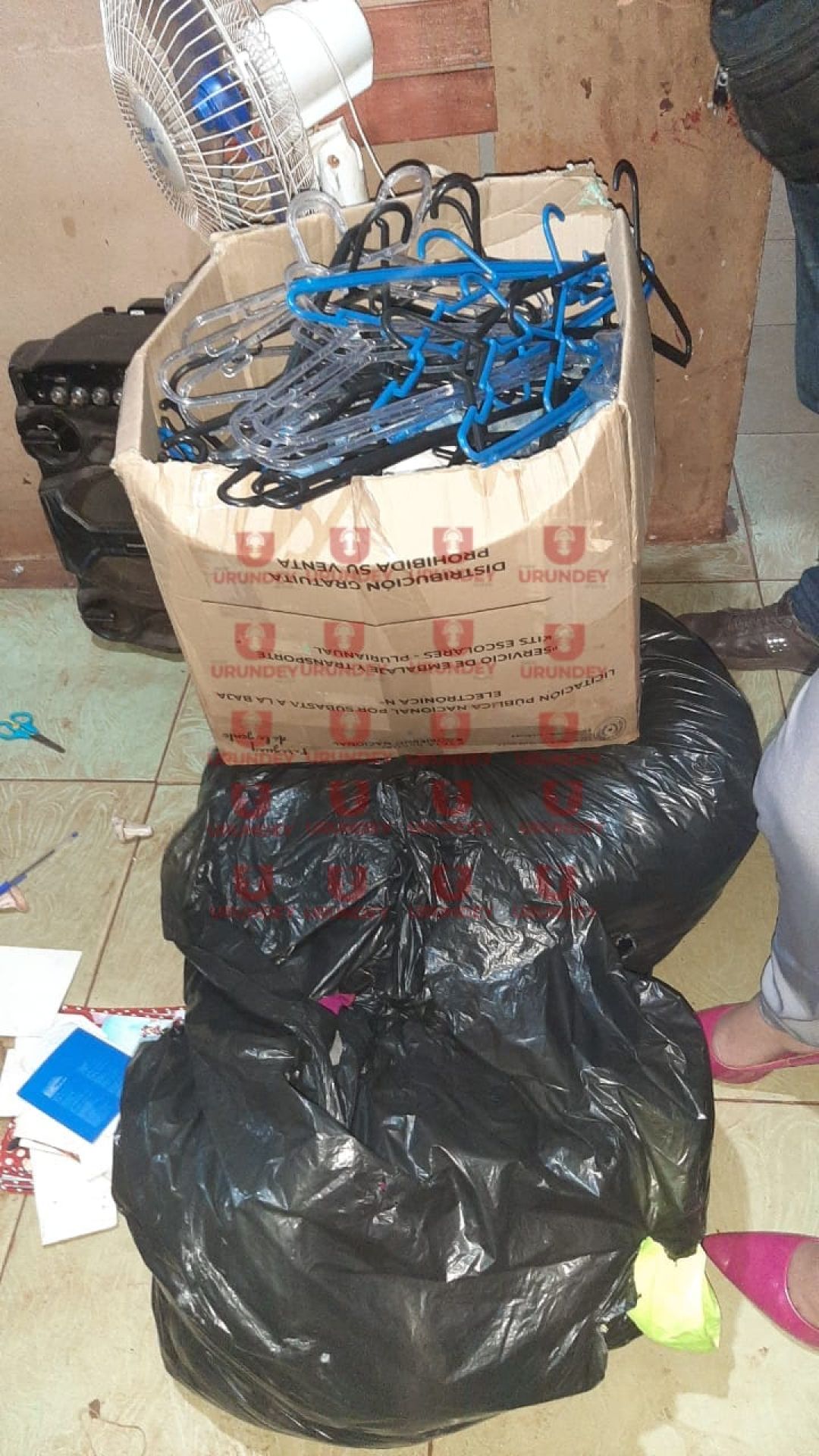 Allanan viviendas y detuvieron a un hombre tras hurto de local de venta de ropas