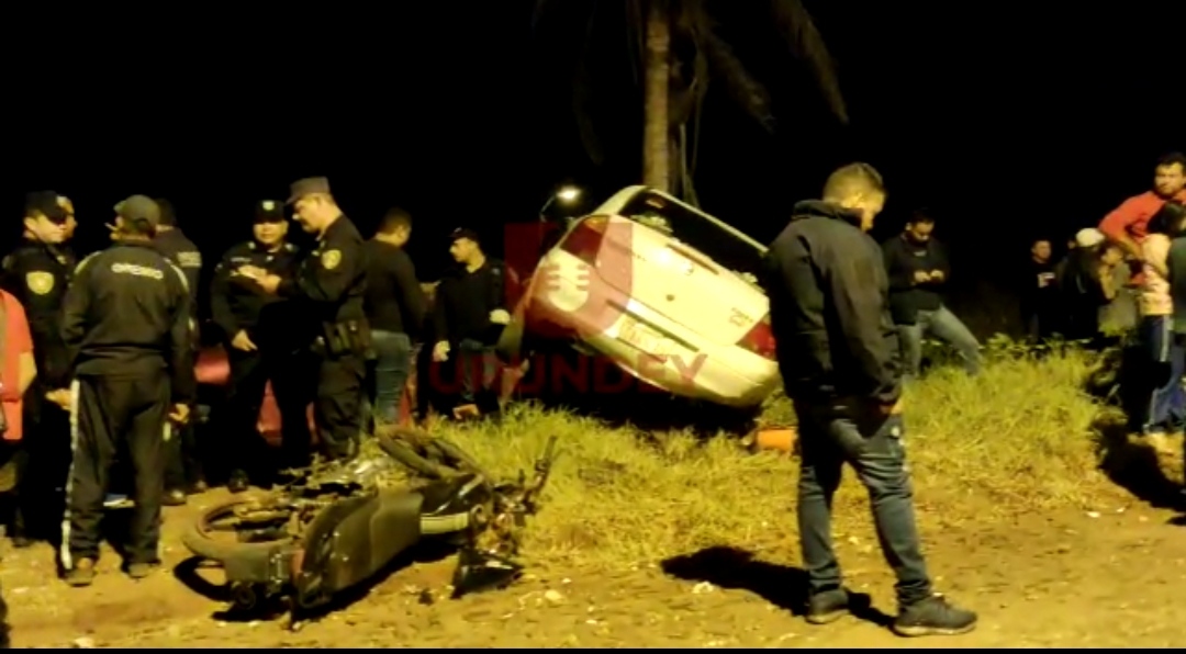 Roban vehículo de un taxista, son perseguidos por la policía y protagonizan accidente fatal