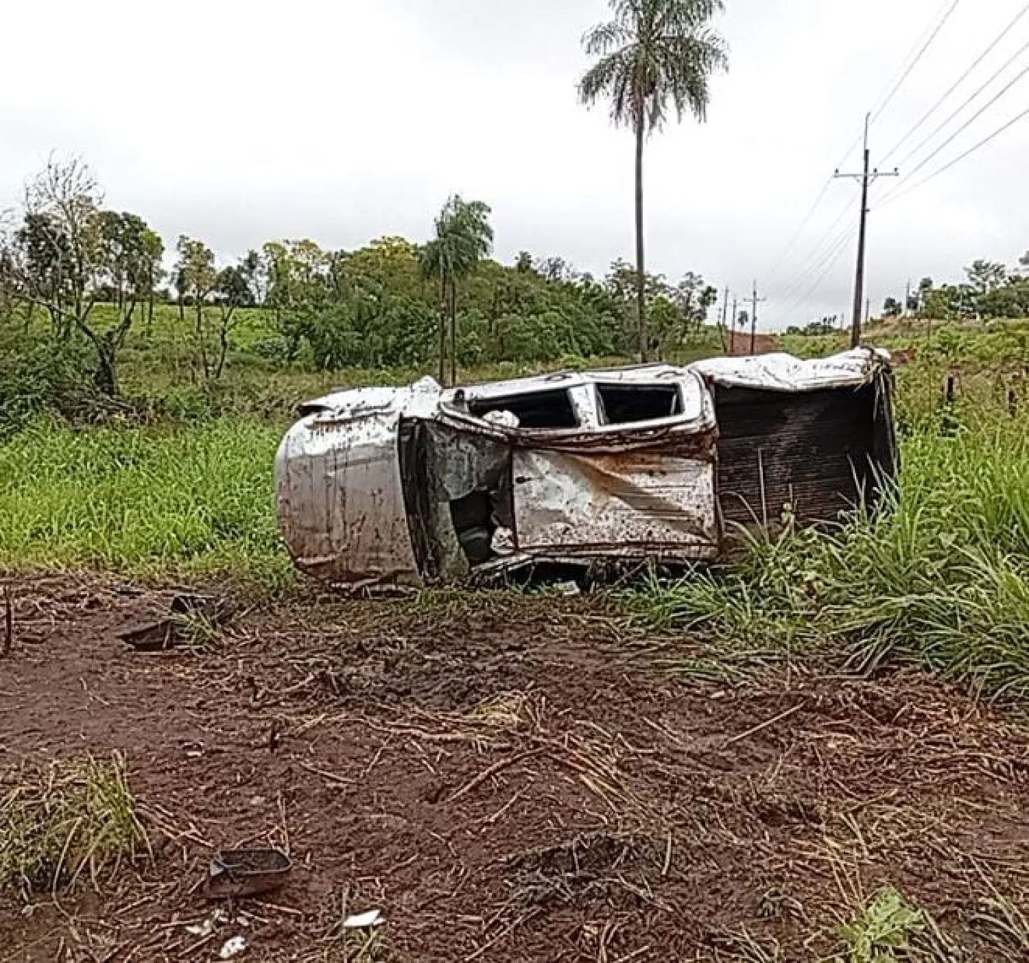 Joven fallece tras volcar con camioneta en Bella Vista Norte