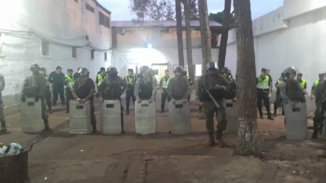 En cárcel de CDE requisan pabellón del PCC tras riña y muerte de recluso
