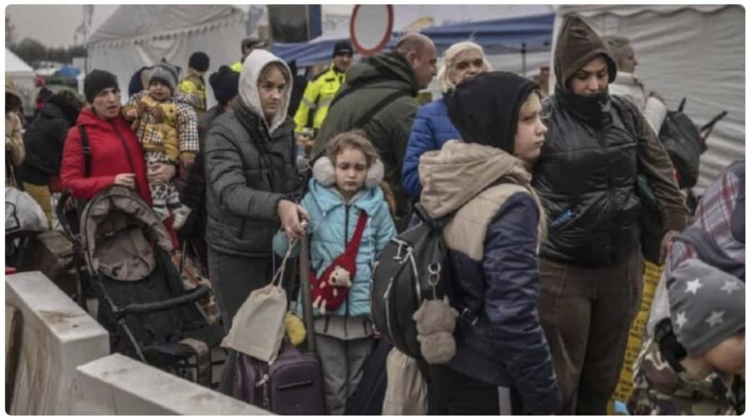 Refugiados ucranianos que huyen de la guerra superan ya los 4 millones