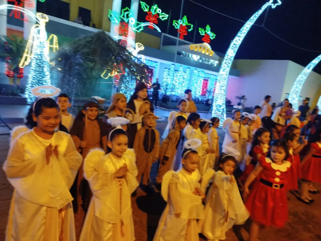 Colorida presentación del pesebre viviente en la explanada de la Gobernación de Amambay