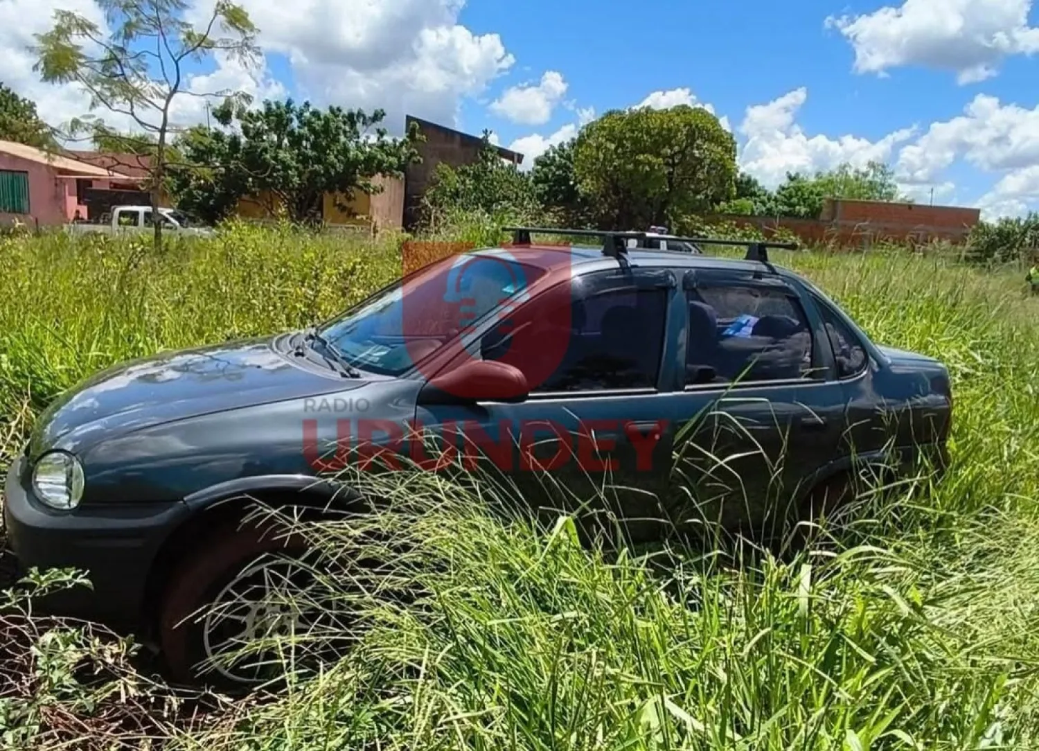 Final feliz para abuelos asaltados: Recuperan automóvil abandonado en un pastizal de PJC