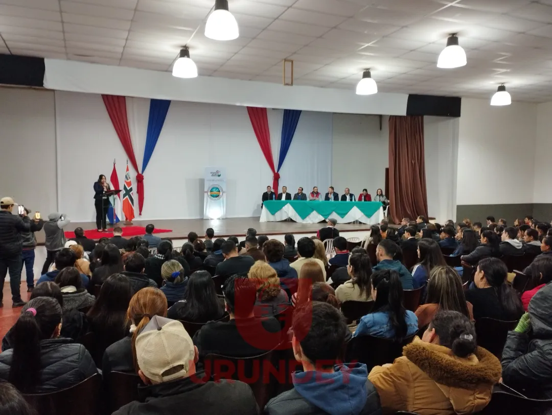 Gobernación de Amambay entrega subsidios a 200 universitarios para impulsar la educación
