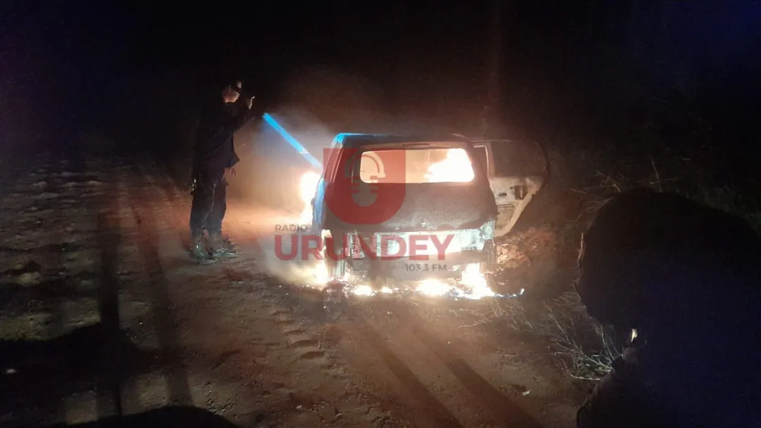 Hallan un automóvil ardiendo en llamas en Zanja Pytã