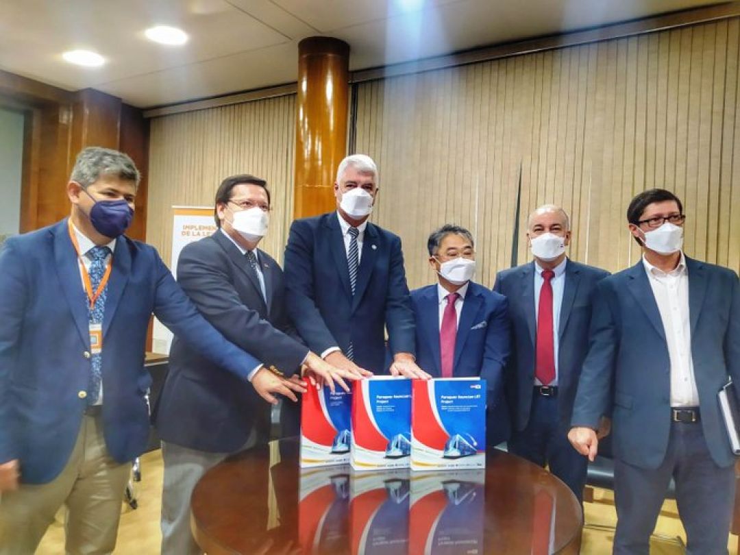Wiens y delegación coreana presentan Tren de Cercanías