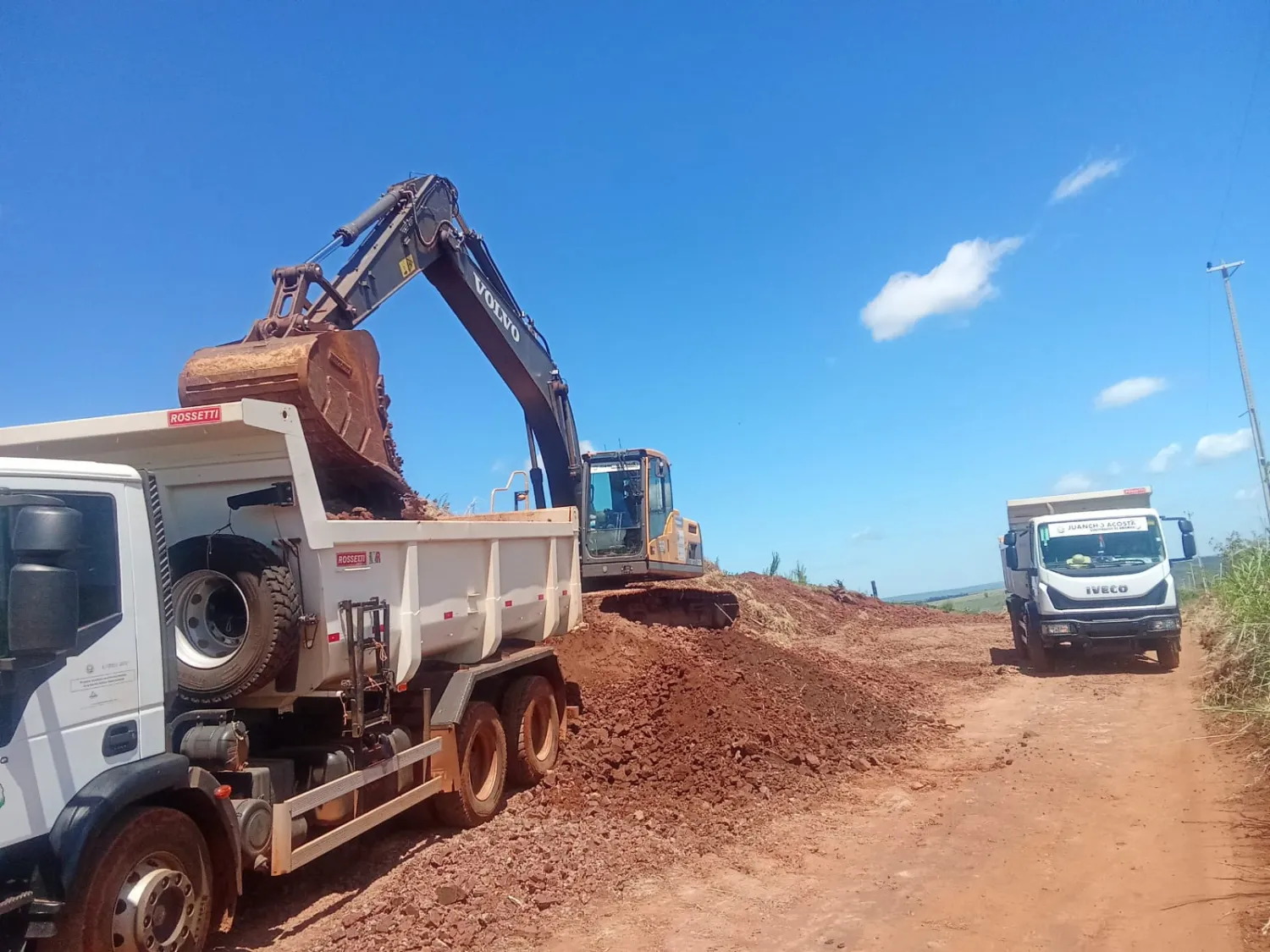 Gobernación, Municipalidad de Capitán Bado y MOPC mejoran camino en la colonia Aguará Veve