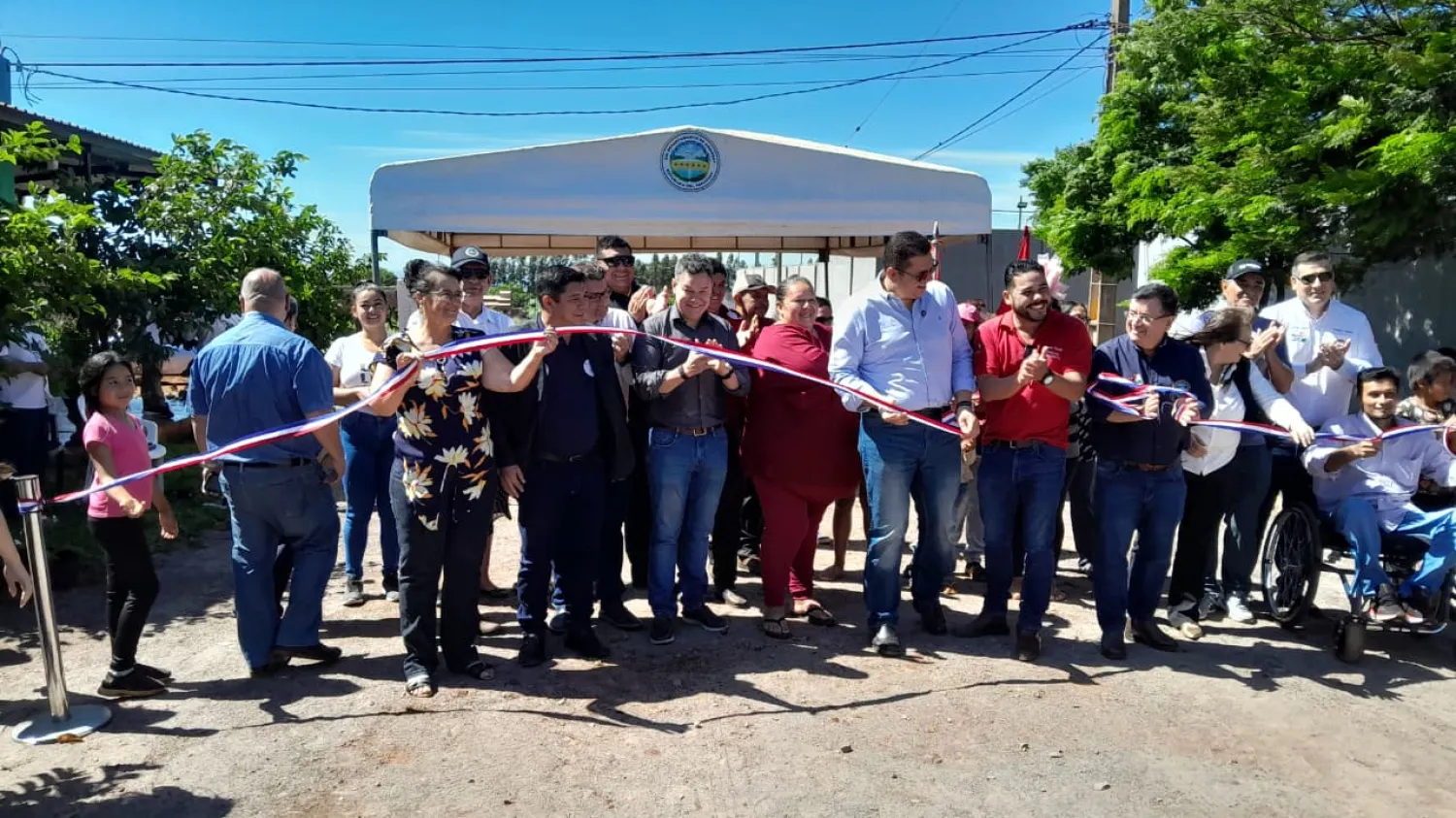 Gobernador inauguró siete cuadras de empedrado en la fracción Villa San Pedro de PJC