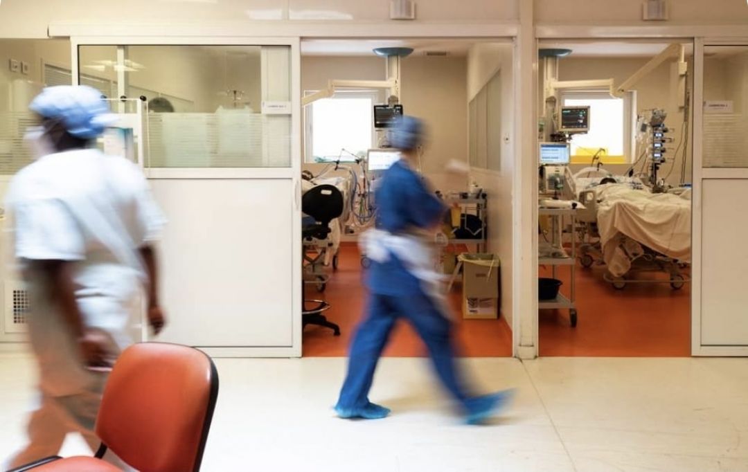 OMS advierte aumento en Europa de contagios por subvariante BA2 del COVID