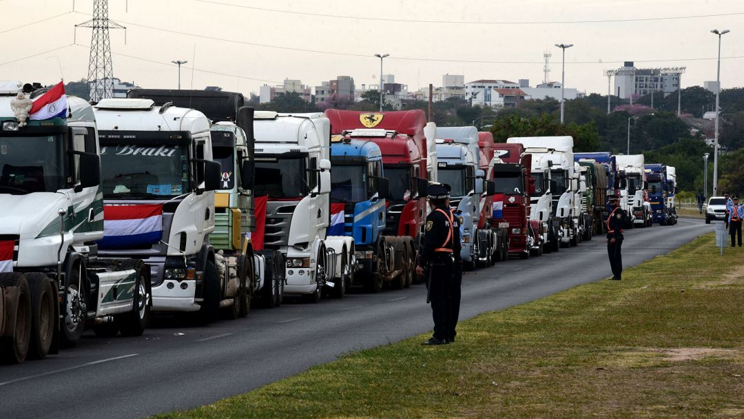Camioneros anuncian paro de no reajustarse precio del flete