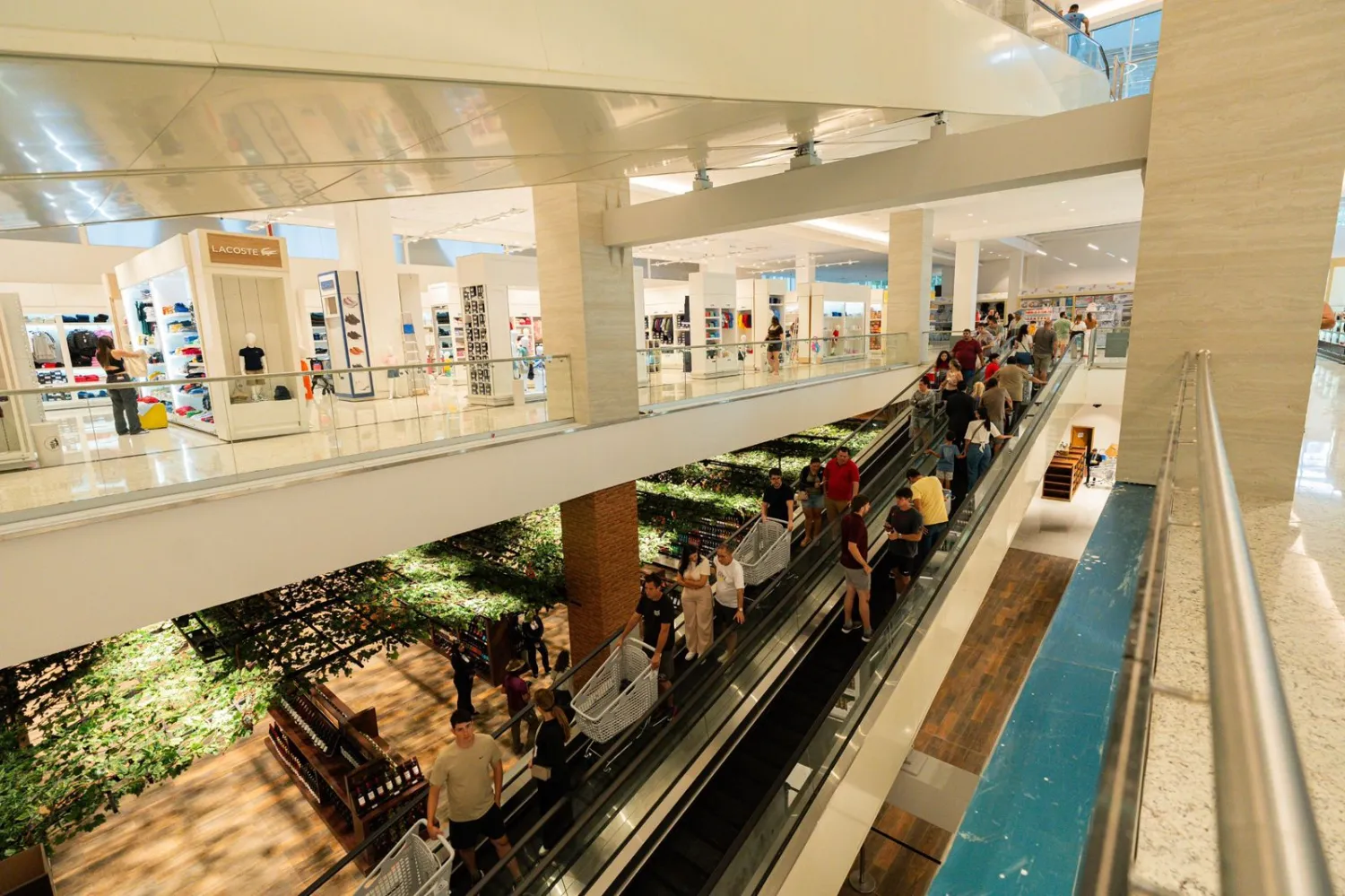 Una nueva frontera para las compras: Shopping China abre el salón comercial más grande del país