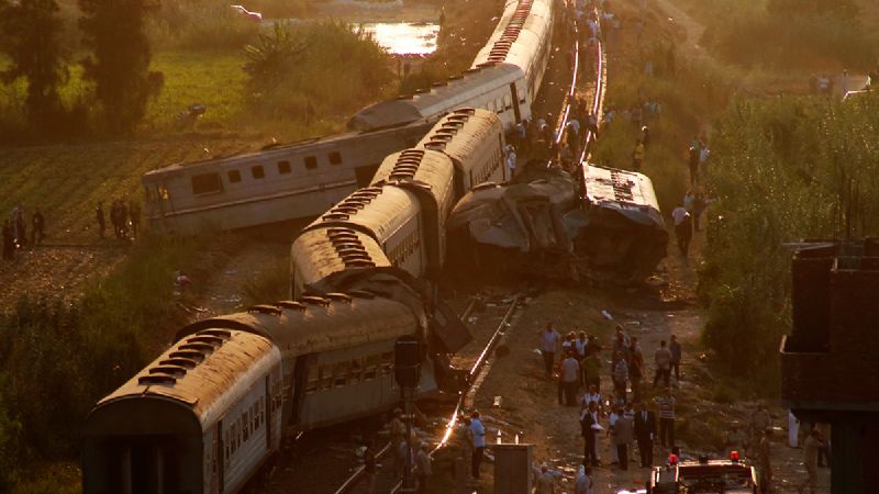 Suben a 36 los muertos por la colisión de dos trenes en Grecia central