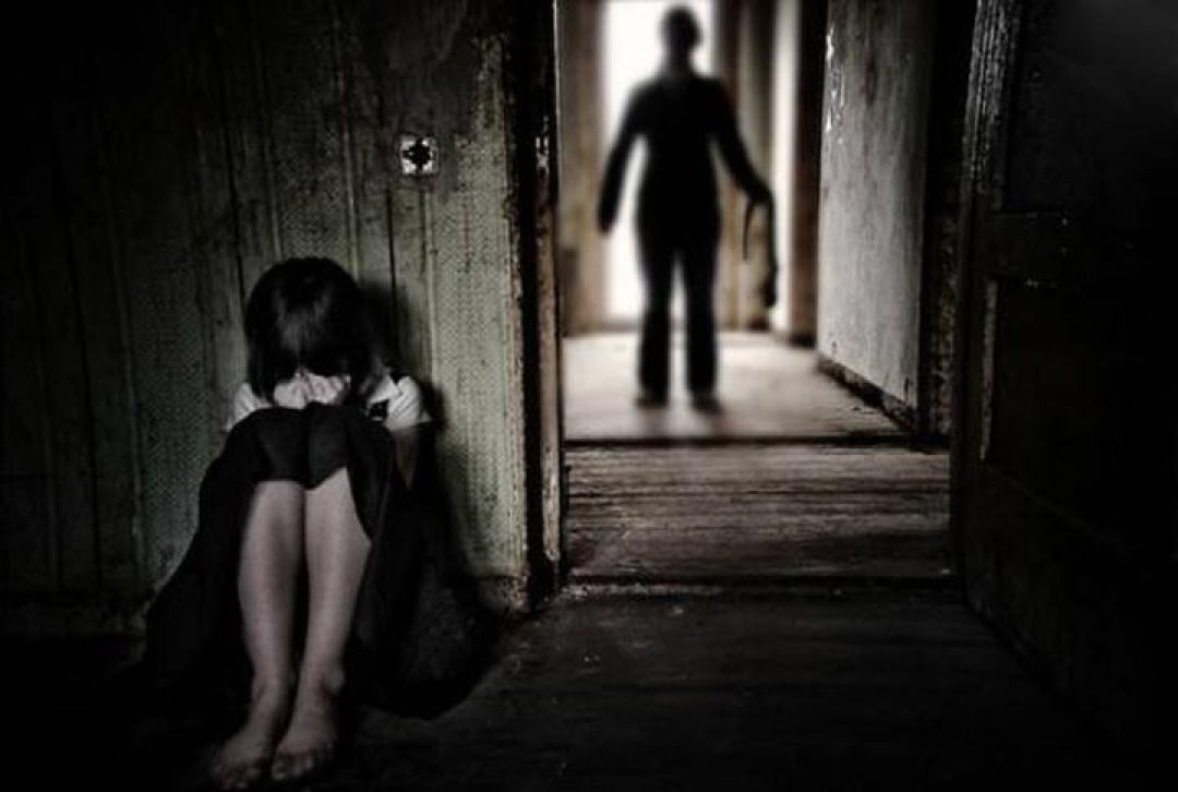 Condenan a 20 años de prisión a hombre que abusaba sexualmente de sus hijas menores de edad