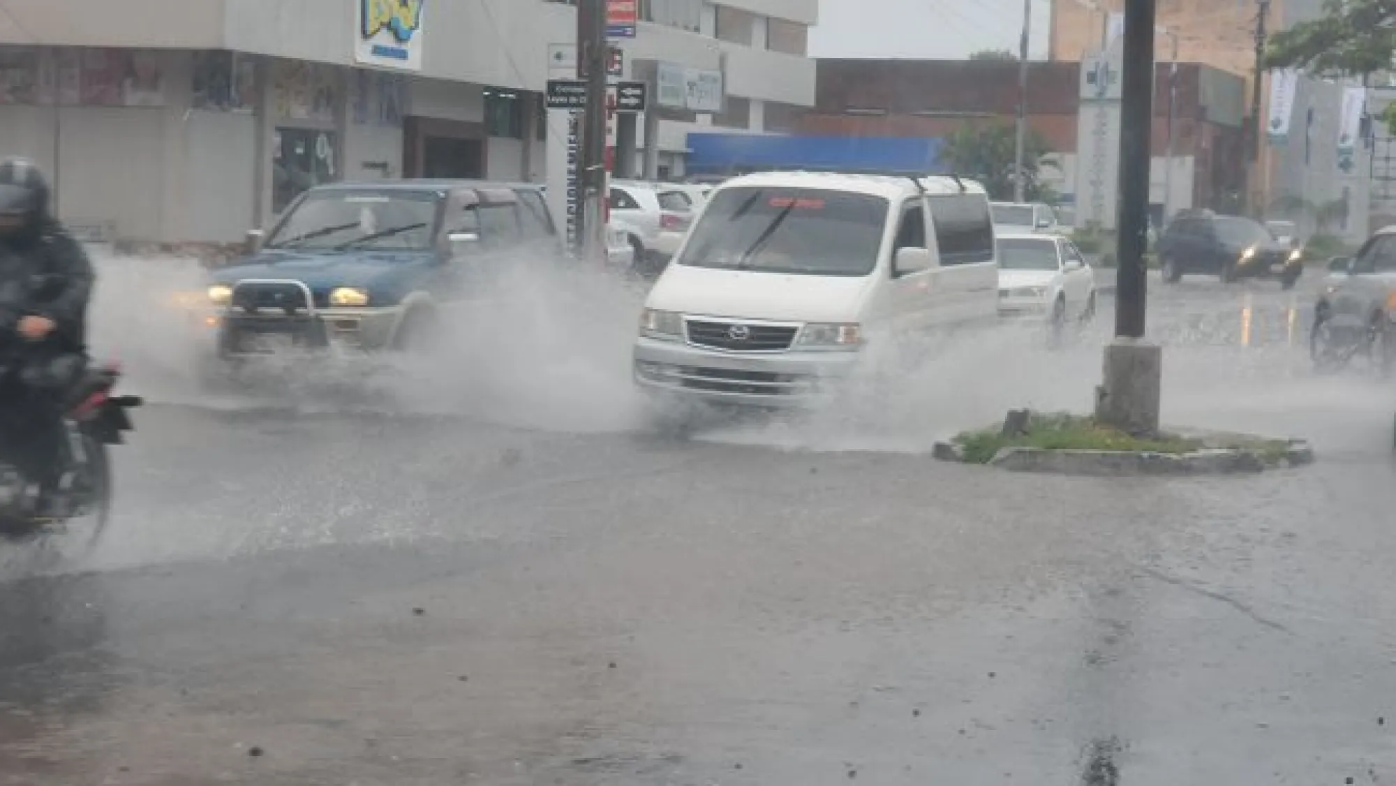 Alerta de tormentas se mantiene en el sur, pero con posibilidades de llegar a todo el país