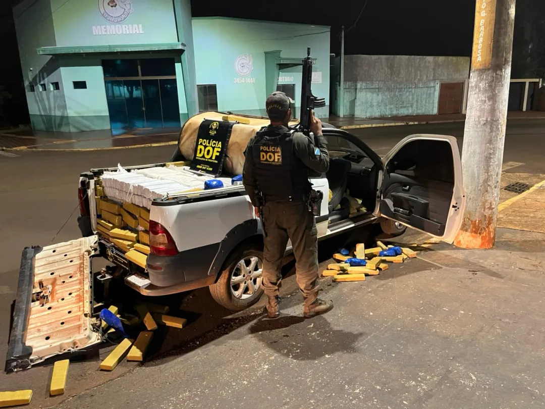 Vehículo robado en Paraná es recuperado con más de 900 kilos de droga en Maracaju