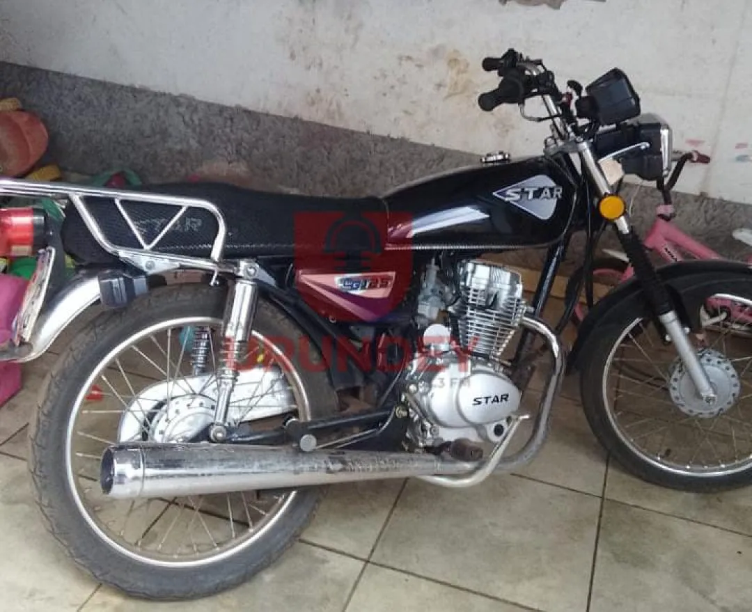 PJC: Joven dejó su moto estacionada frente a su casa y cuando iba a salir ya no la vio