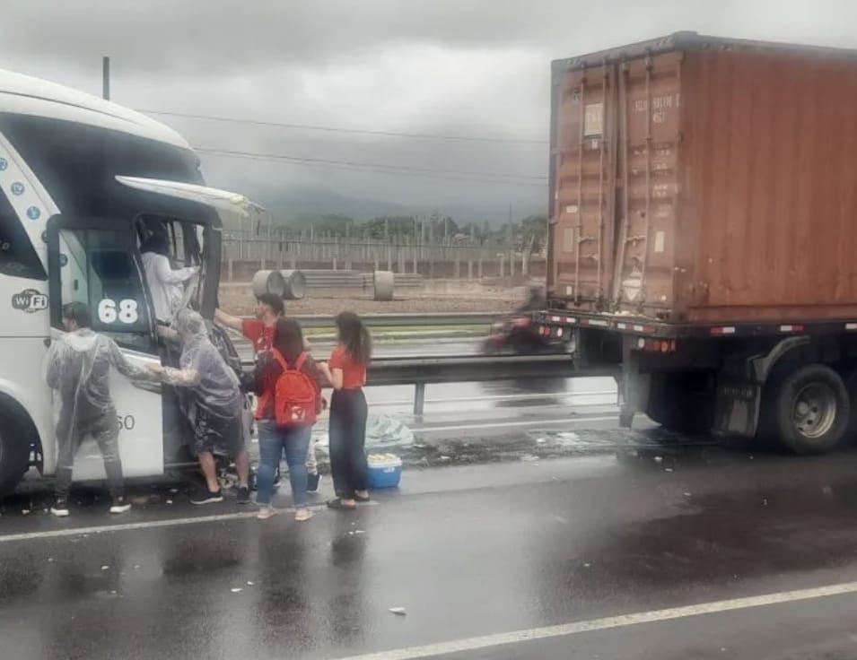 Estudiantes paraguayos sufren un accidente rutero en Brasil