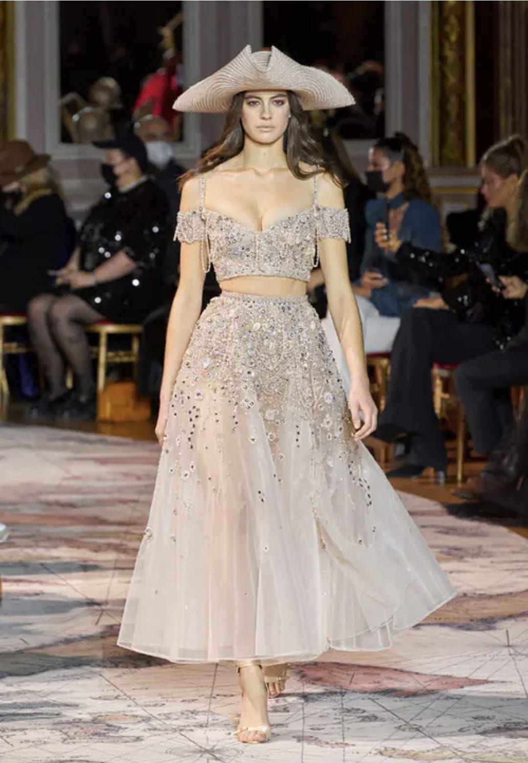 Colección de alta costura de Zuhair Murad inspirada en el mar y los piratas