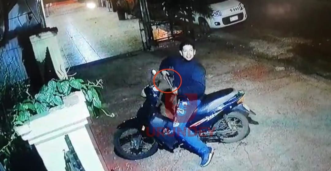 A cara descubierta hurtó motocicleta y amenazó con arma de fuego