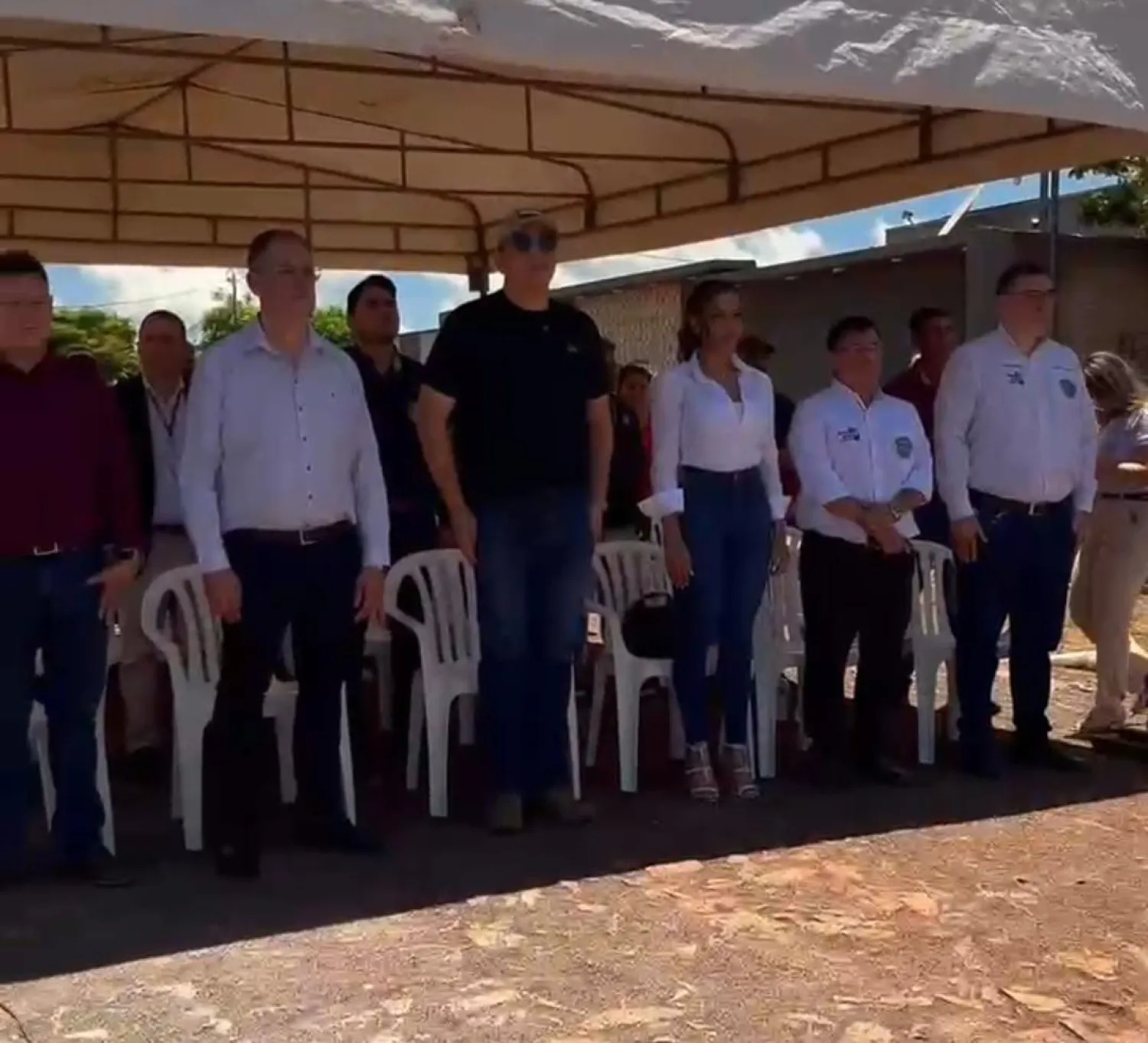 Gobernación inaugura empedrado en el barrio Jardín Aurora y homenajea a destacado ciudadano