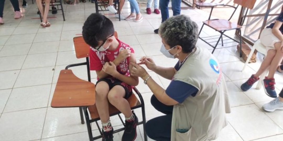 Padres deberán consentir vacunación de sus hijos en escuelas