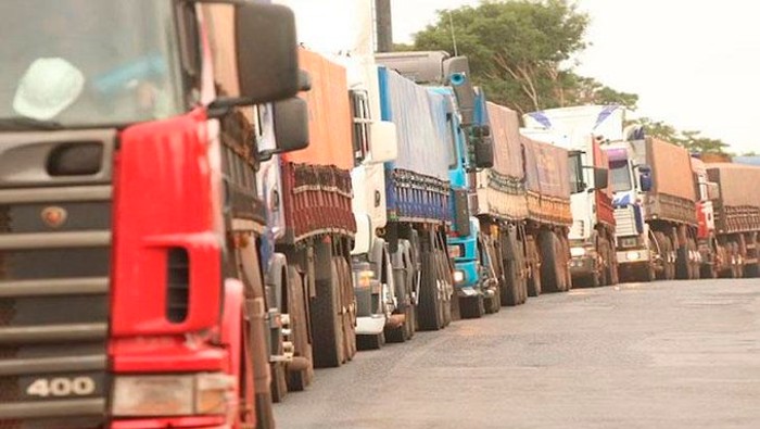Garantizan libre tránsito ante protesta de camioneros por baja de combustible