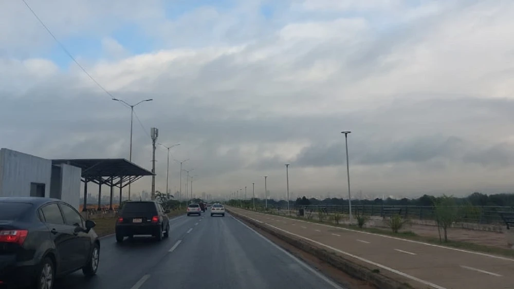 Clima cálido con lluvias dispersas para este viernes