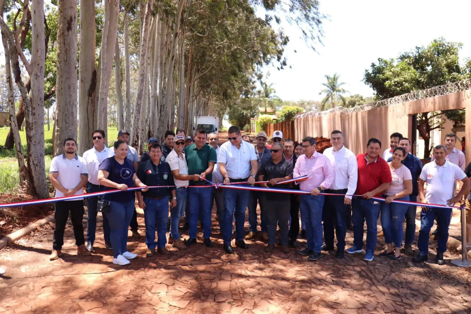 Gobernador inauguró primeras cuadras de empedrado en la fracción Universidad Católica de PJC
