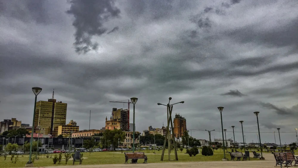 Frente frío avanzaría este miércoles, tras lluvias y fuertes tormentas