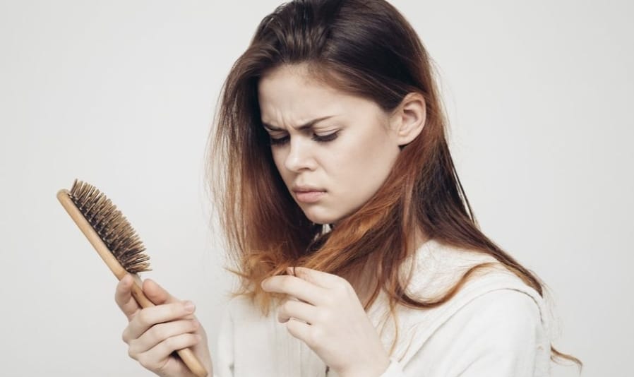 Cómo proteger al cabello de la humedad