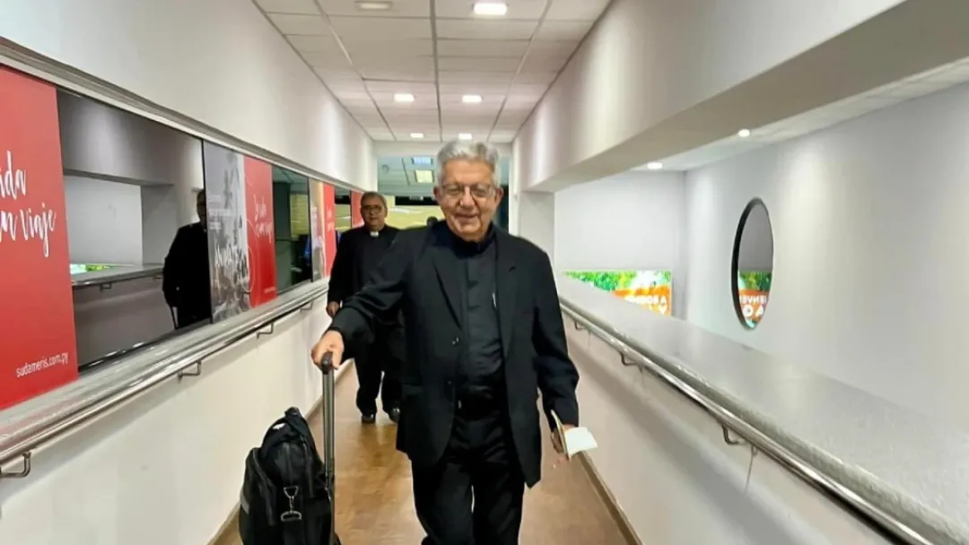 Adalberto Martínez regresa a Paraguay y trae una nueva anécdota con el papa León XIV