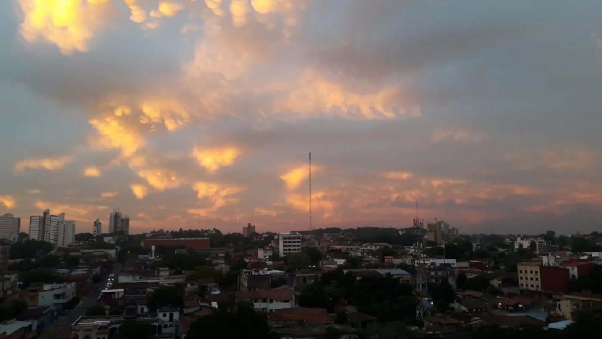 Jueves caluroso, muy húmedo y con pronóstico de tormentas en algunas zonas