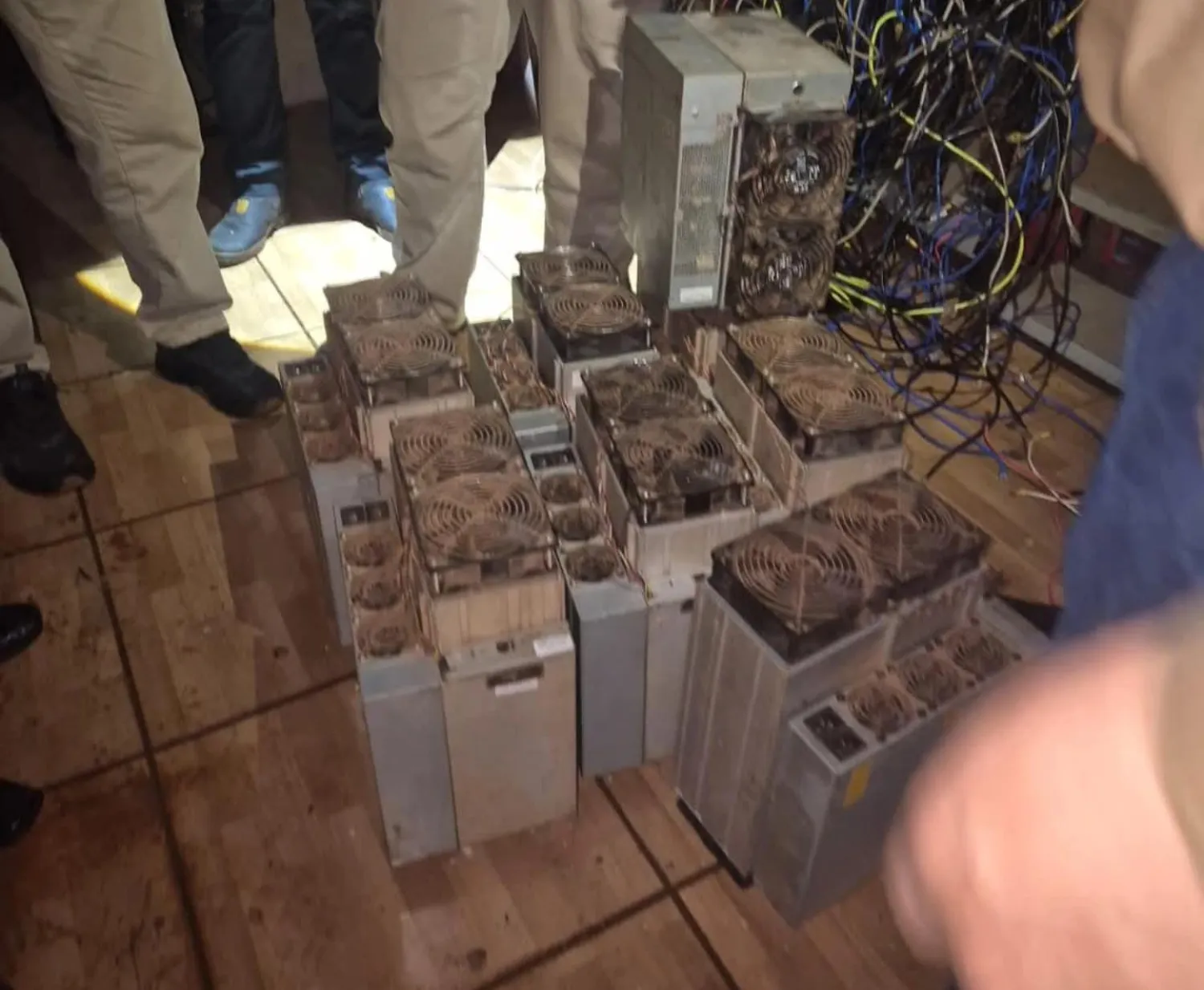 Incautan 56 procesadores de criptomonedas usados para la sustracción de energía en Cerro Corá
