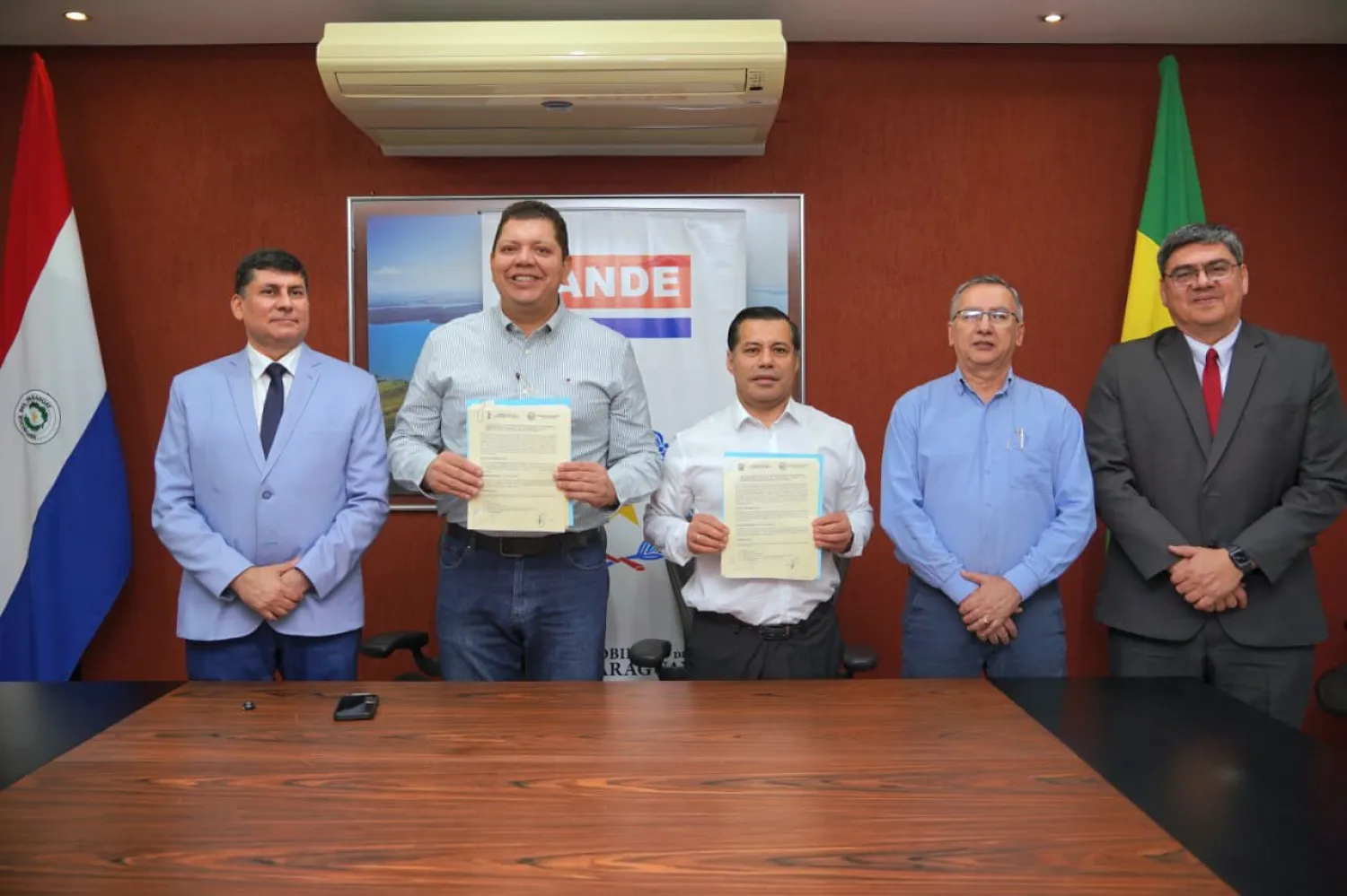 Gobernación y ANDE firman acuerdo para modernizar el alumbrado público en PJC