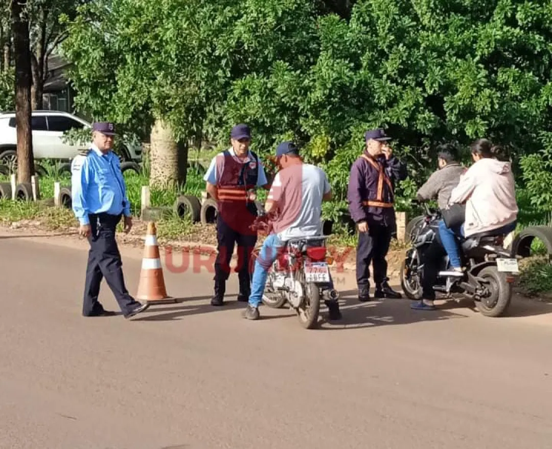 Agentes de tránsito de la comuna de PJC realizan controles sobre la avenida Fernando de la Mora