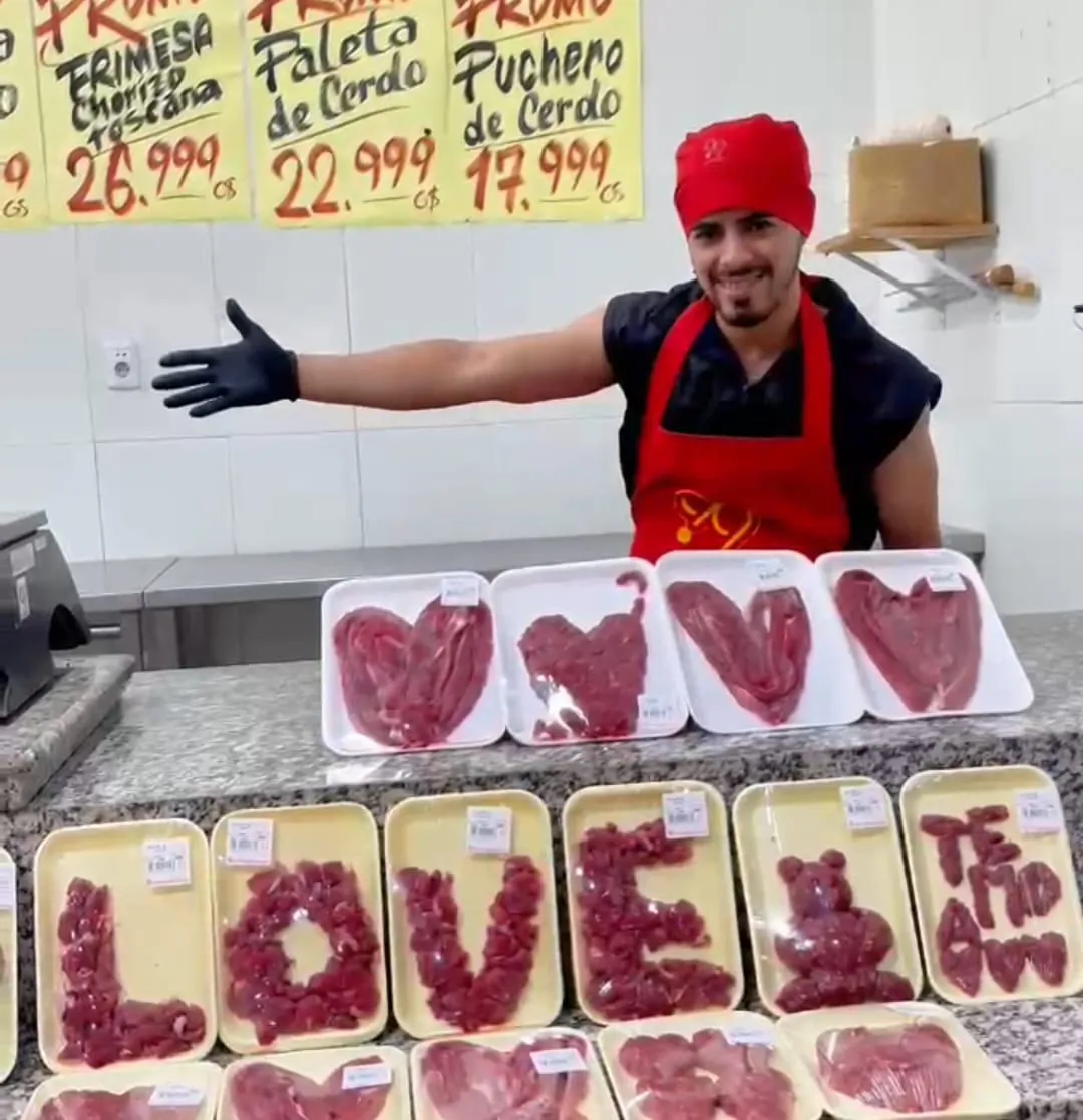 Ingenio del sector de carnicería de 99 Hipermercado por el día del amor es furor en redes