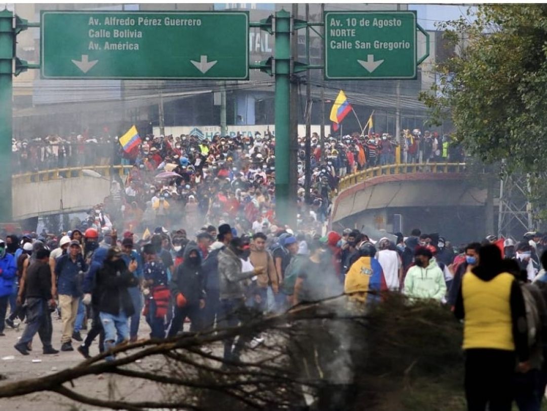 Ecuador: suman dos los muertos en protestas y alertan sobre riesgo para la democracia