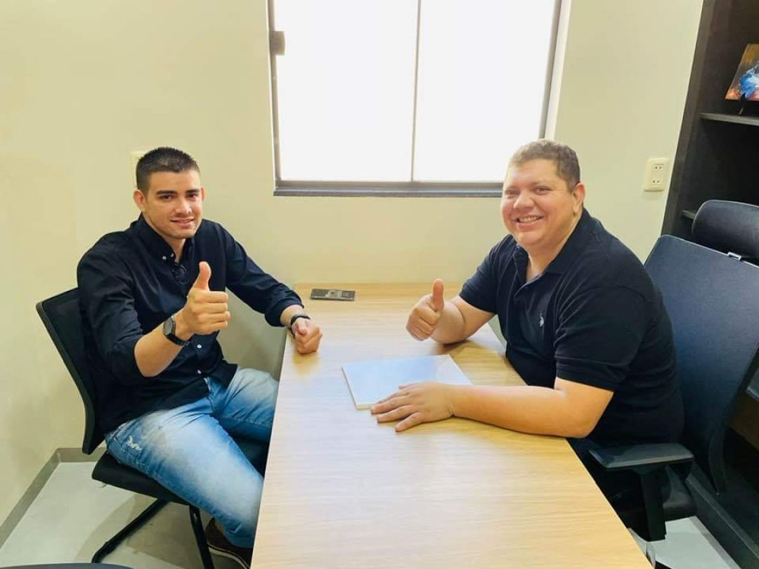 Acosta agranda su equipo con joven empresario colorado