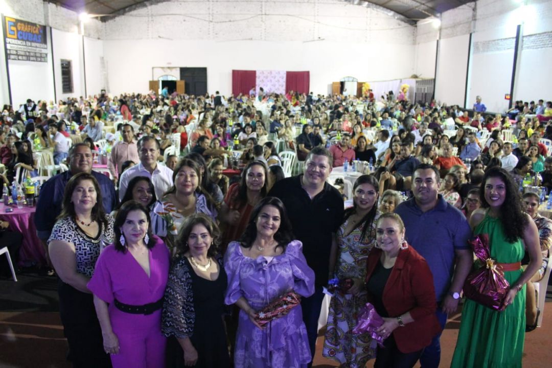 2.000 docentes de Amambay festejaron su día en evento organizado por la Oficina Parlamentaria de Juancho Acosta
