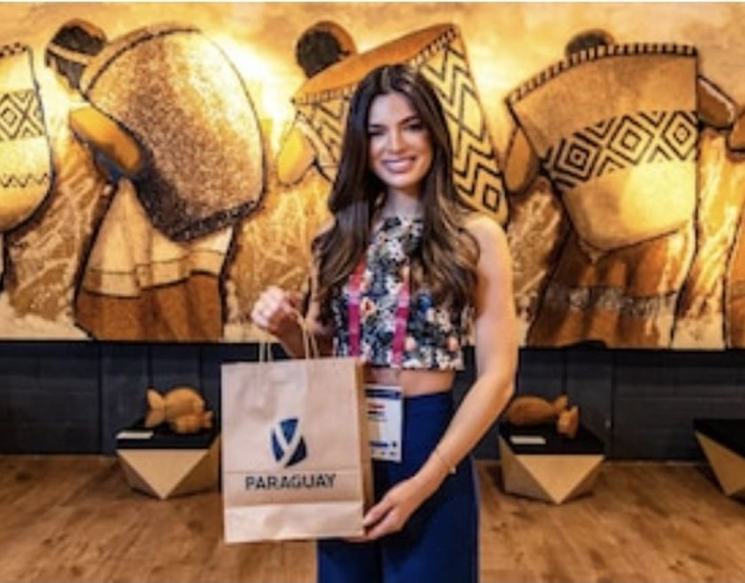 Nadia Ferreira asistió en el pabellón de Paraguay en la Expo Dubái