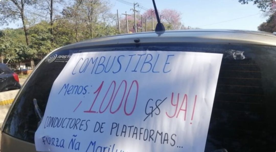 Camioneros y otros gremios levantan el paro al lograr rebaja del precio del combustible