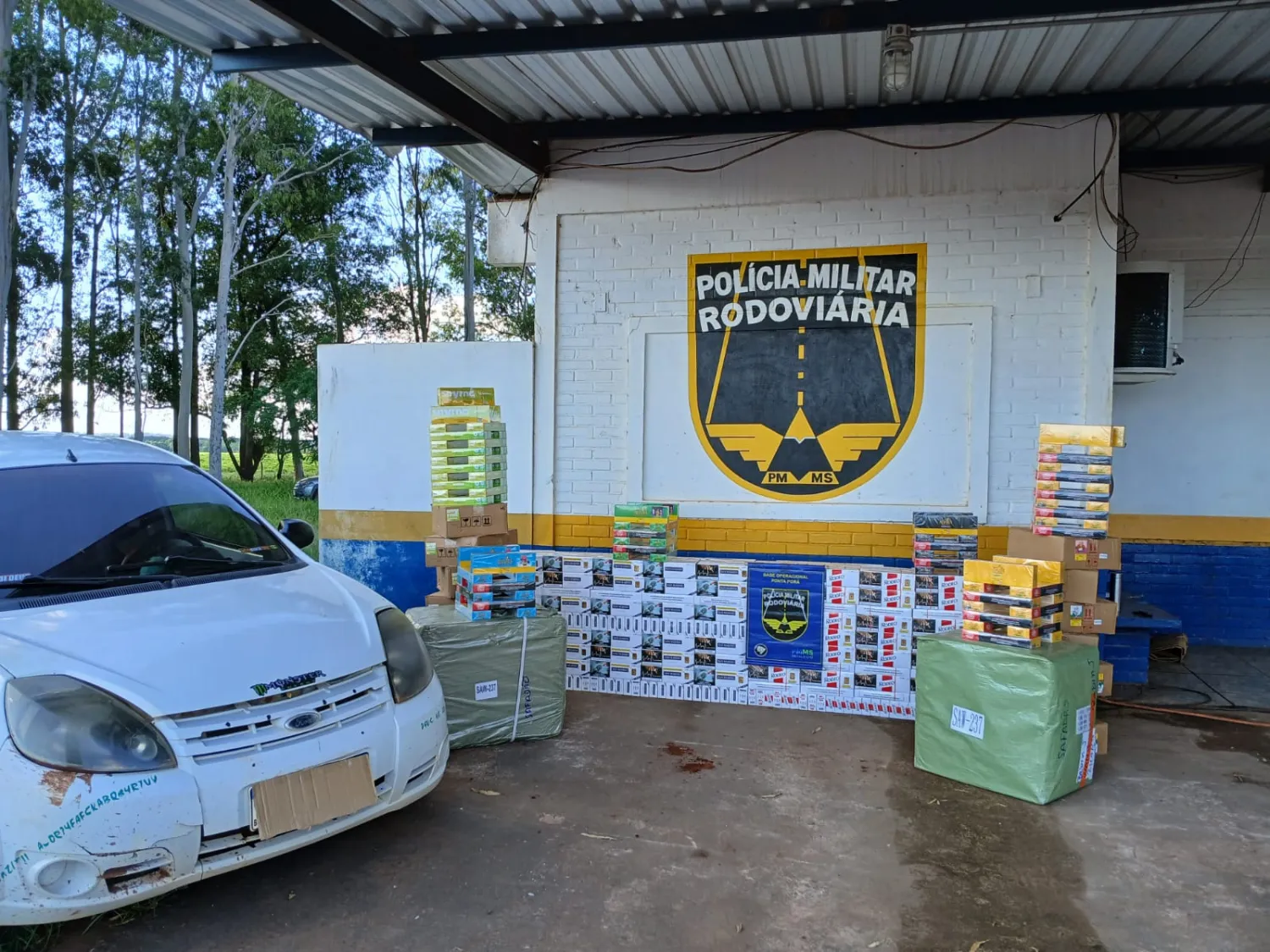 Golpe al contrabando en la MS-164: Incautan mercancía valuada en 76 mil reales tras persecución