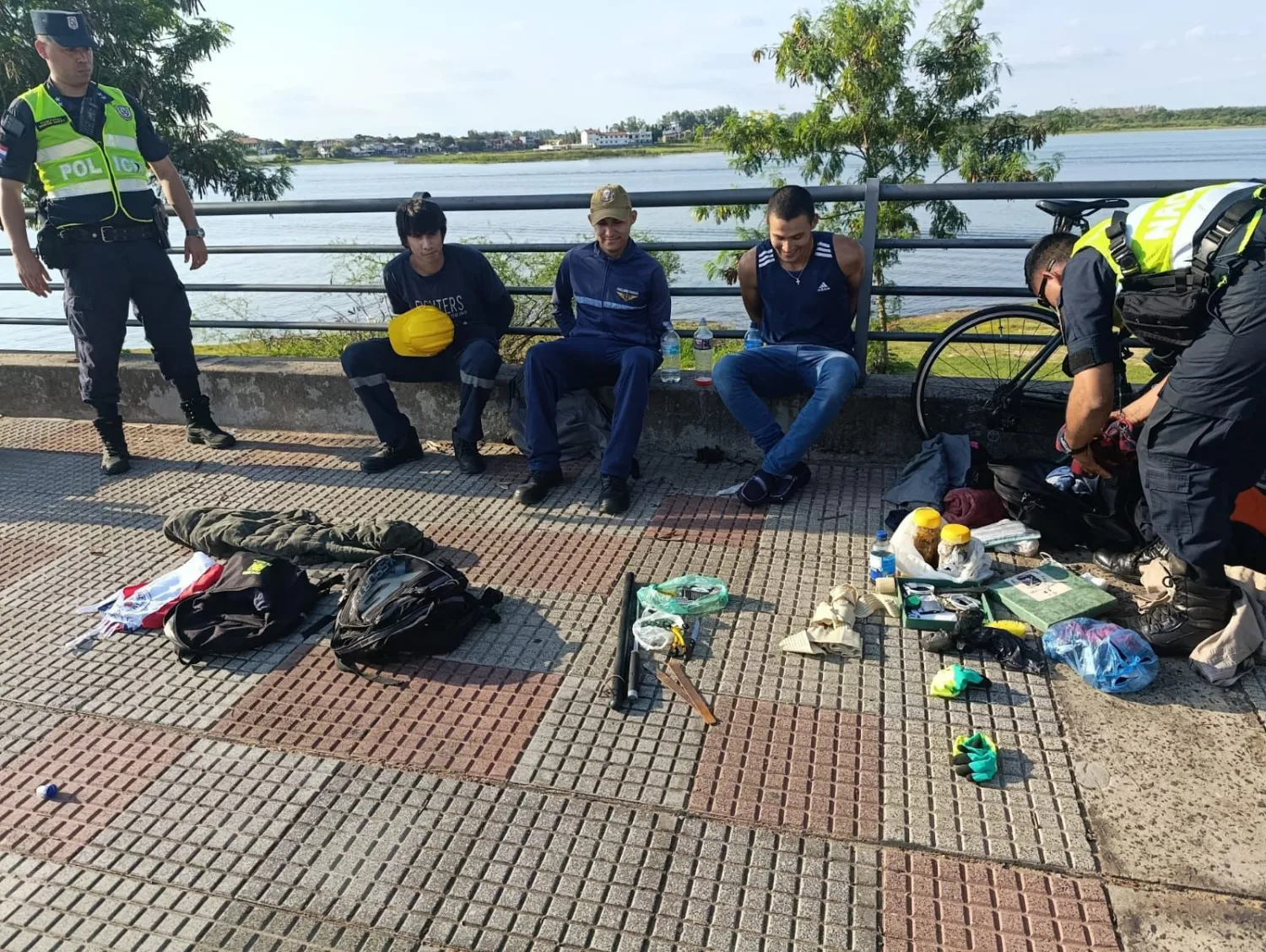 Policía aprehende a tres personas con objetos peligrosos que se dirigían a manifestación en el Congreso