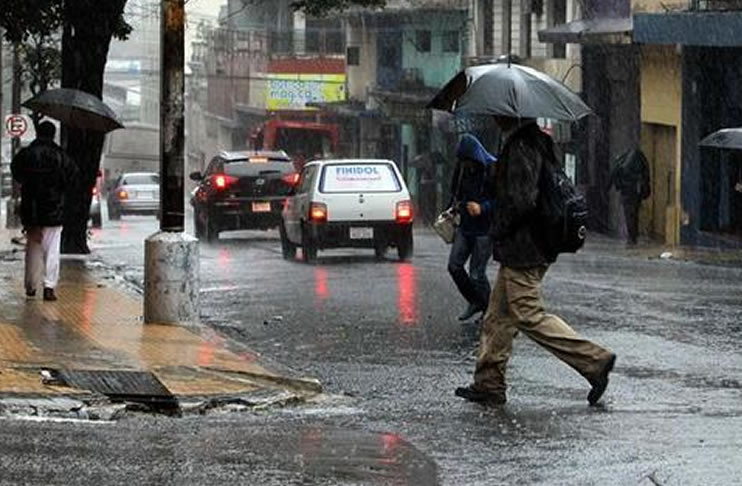 Jueves cálido a caluroso, con lluvias y tormentas severas