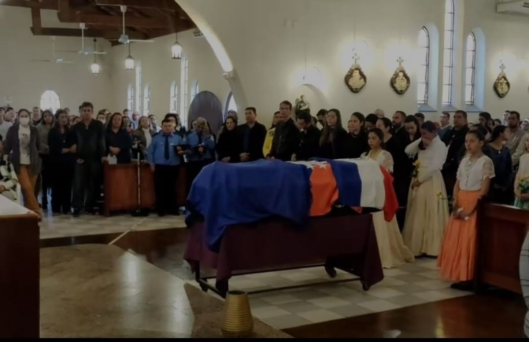Multitud de personas despidieron los restos de José Carlos Acevedo