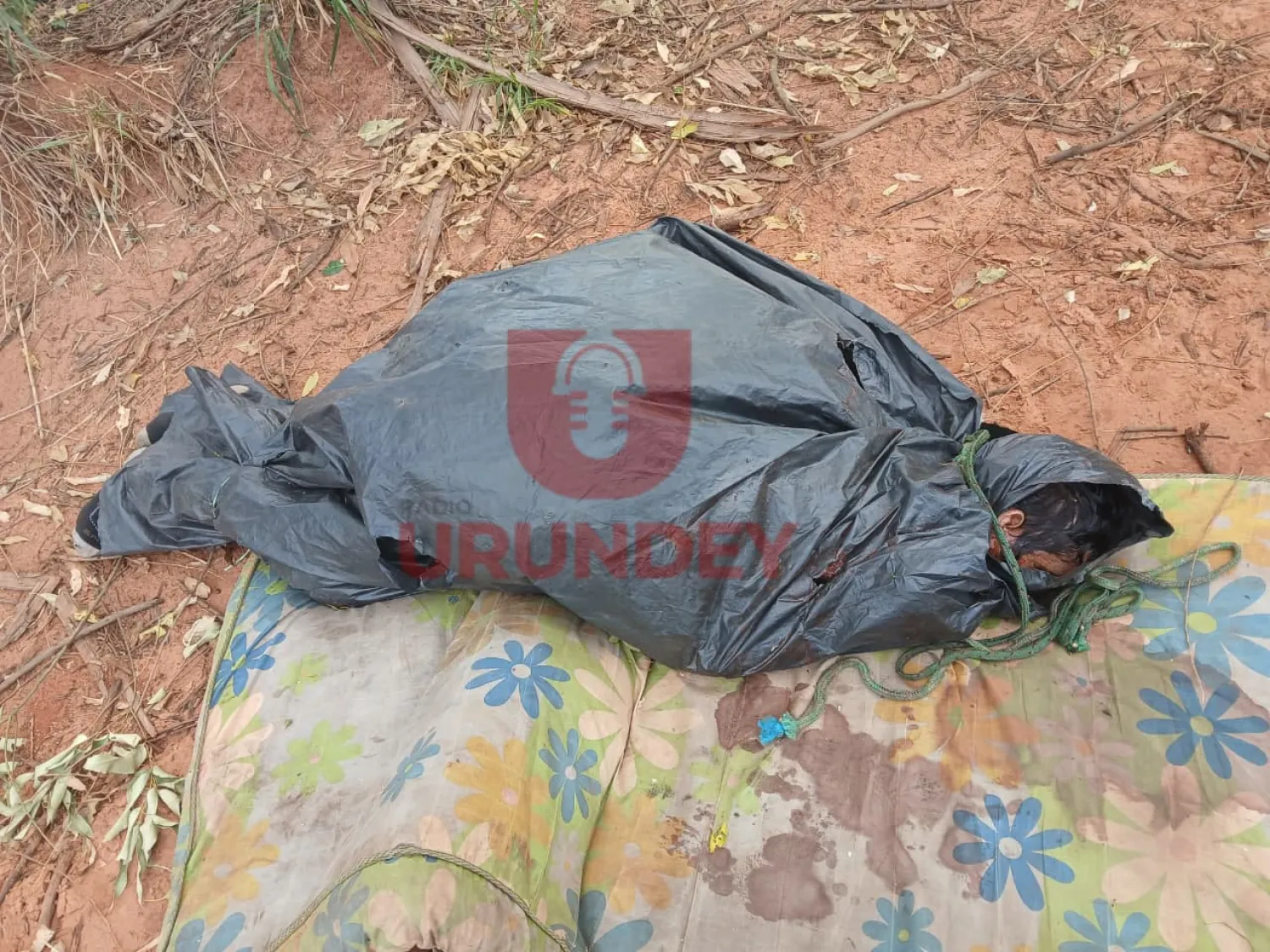 Encuentran cadáver maniatado y envuelto en carpa en Zanja Pytã